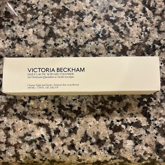 NIB Victoria Beckham Daily Lactic Acid Cleanser - Picture 2 of 2